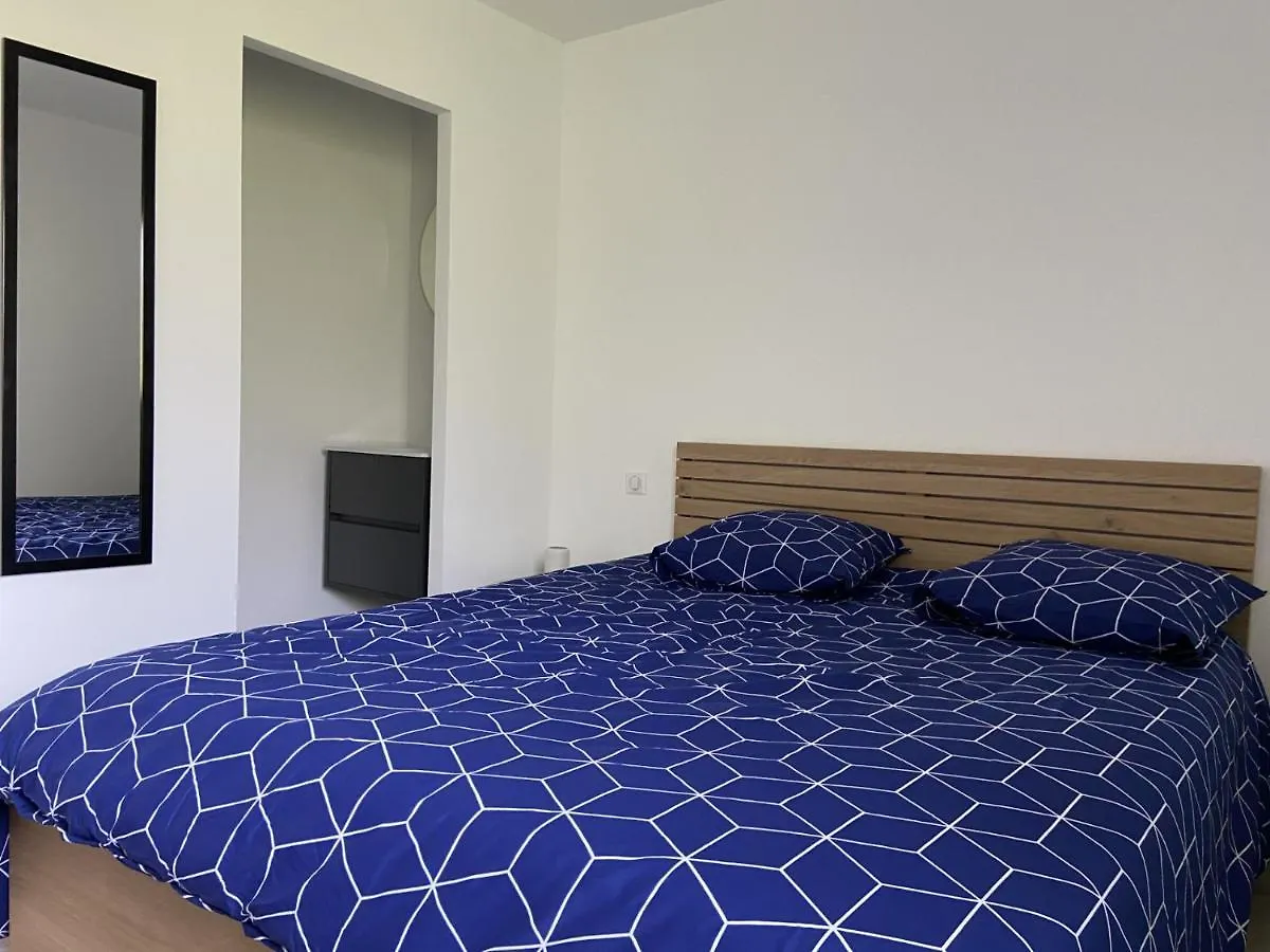 Appartement Avec Terrasse Et Parking Prive Logement C Ploemeur Apartment